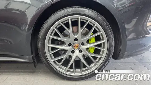 Porsche Panamera 2022 — Photo 9/35