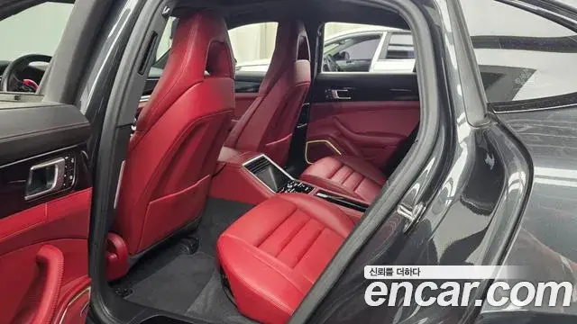 Porsche Panamera 2022 — Photo 8/35