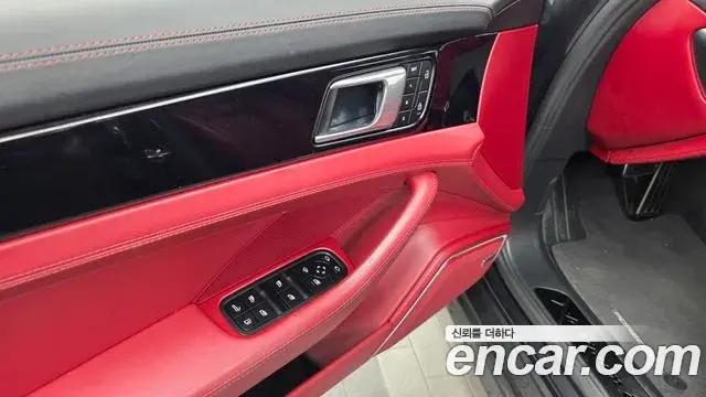 Porsche Panamera 2022 — Photo 13/35
