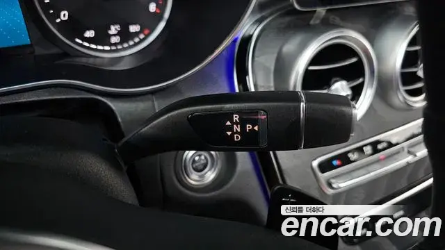 Mercedes-Benz C-Class 2019 — Photo 18/32