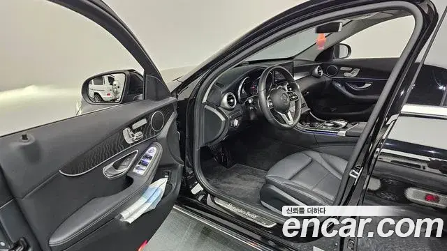 Mercedes-Benz C-Class 2019 — Photo 11/32