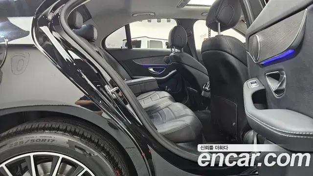 Mercedes-Benz C-Class 2019 — Photo 14/32