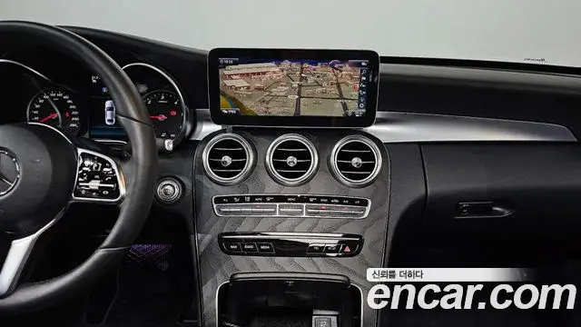 Mercedes-Benz C-Class 2019 — Photo 15/32