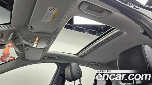 Mercedes-Benz C-Class 2019 — Photo 16/32