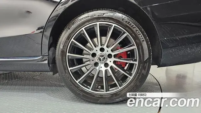 Mercedes-Benz C-Class 2019 — Photo 8/32