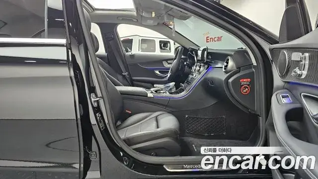 Mercedes-Benz C-Class 2019 — Photo 3/32