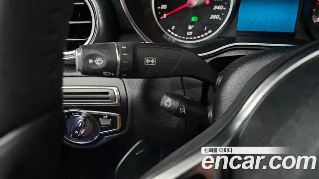 Mercedes-Benz C-Class 2019 — Photo 13/32