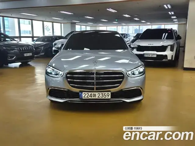 Mercedes-Benz S-Class 2022 — Photo 9/18