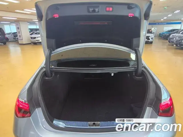 Mercedes-Benz S-Class 2022 — Photo 1/18