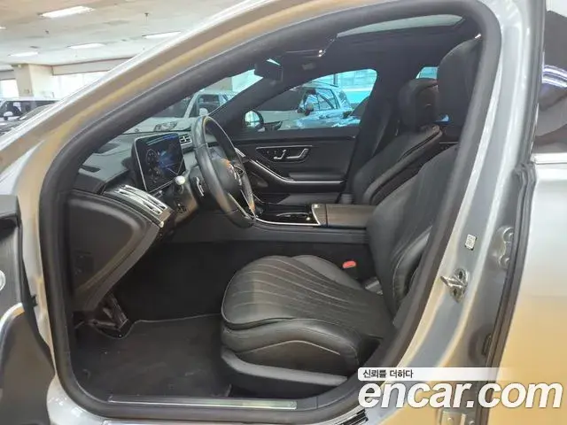 Mercedes-Benz S-Class 2022 — Photo 13/18