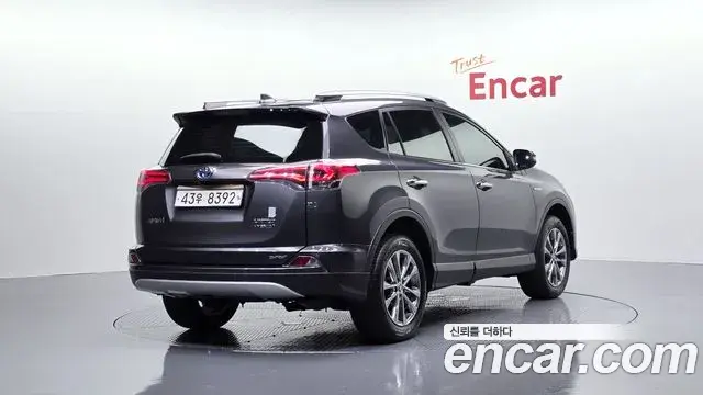 Toyota RAV4 2018 — Фото 2/20