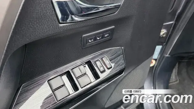 Toyota RAV4 2018 — Фото 19/20