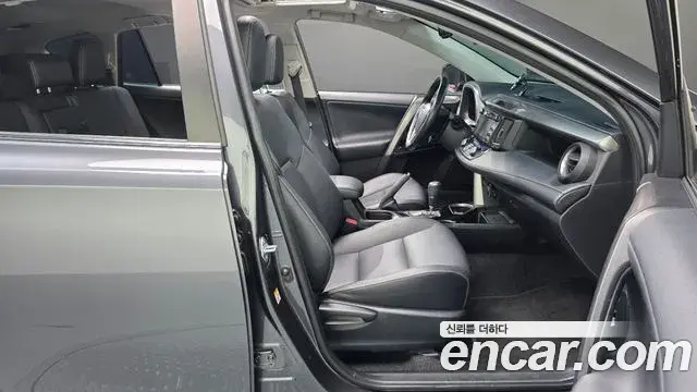 Toyota RAV4 2018 — Photo 6/32