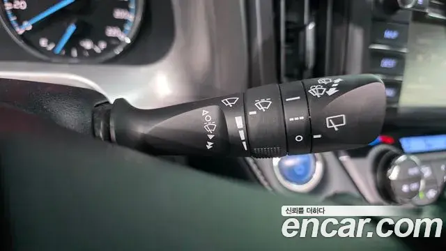 Toyota RAV4 2018 — Photo 23/32