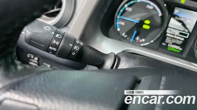 Toyota RAV4 2018 — Photo 2/32