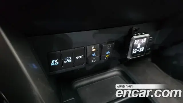 Toyota RAV4 2018 — Photo 3/32