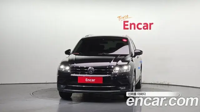 Volkswagen Tiguan 2018 — ფოტო 20/20