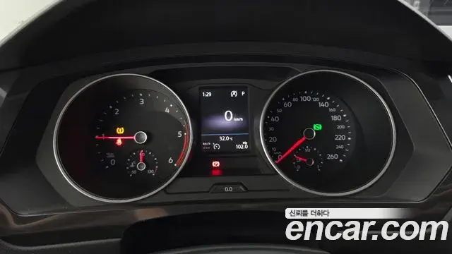 Volkswagen Tiguan 2018 — ფოტო 6/20