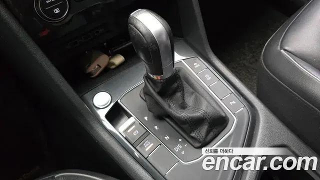 Volkswagen Tiguan 2018 — ფოტო 13/20