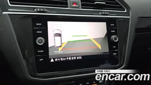 Volkswagen Tiguan 2018 — ფოტო 14/20