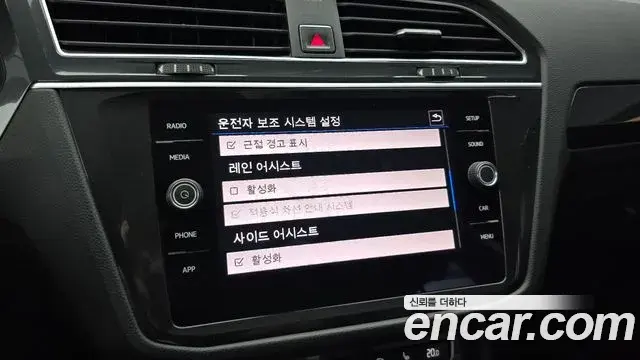 Volkswagen Tiguan 2018 — ფოტო 11/20