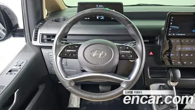 Hyundai Staria 2022 — Photo 15/20