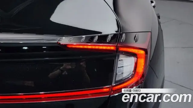Hyundai Sonata Hybrid 2022 — ფოტო 4/30