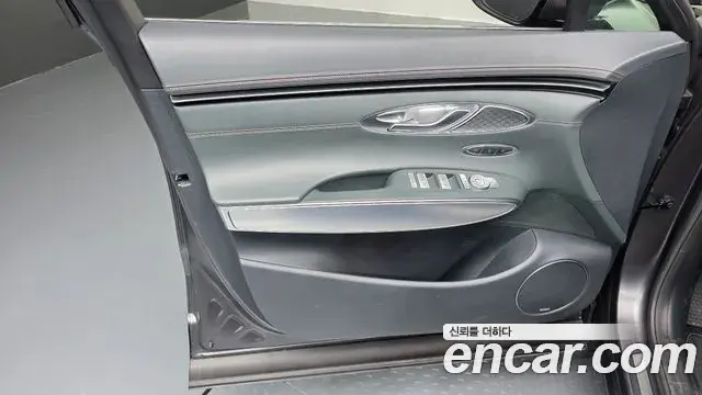 Genesis GV70 2022 — Photo 33/36