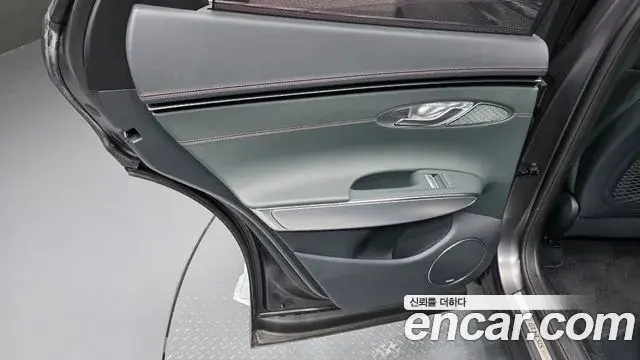 Genesis GV70 2022 — Photo 32/36