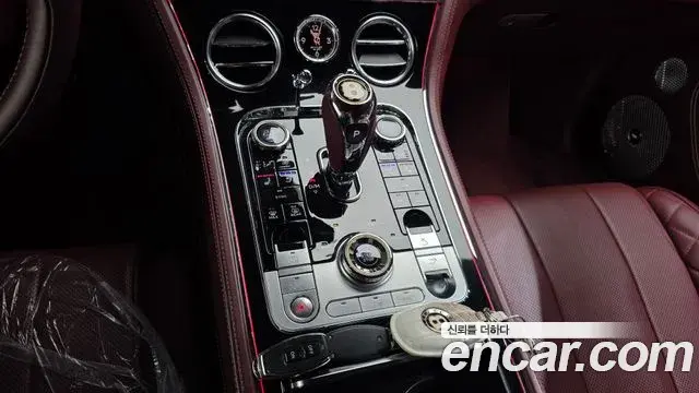 Bentley Continental GT 2020 — ფოტო 8/20