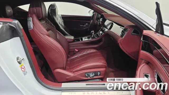 Bentley Continental GT 2020 — ფოტო 15/20