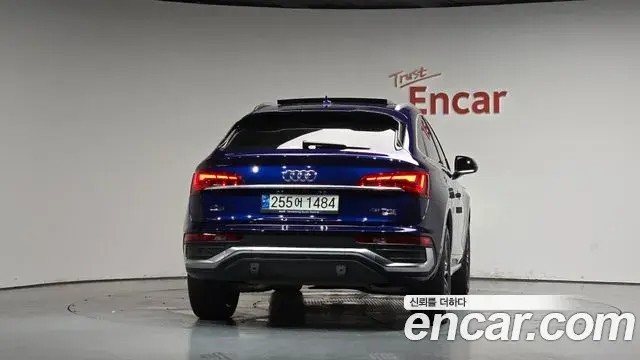 Audi Q5 2022 — Photo 9/36
