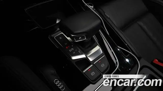 Audi Q5 2022 — Photo 2/36