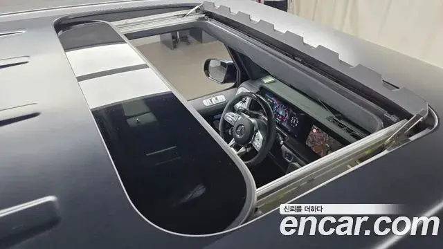 Mercedes-Benz G-Class 2023 — Photo 17/33