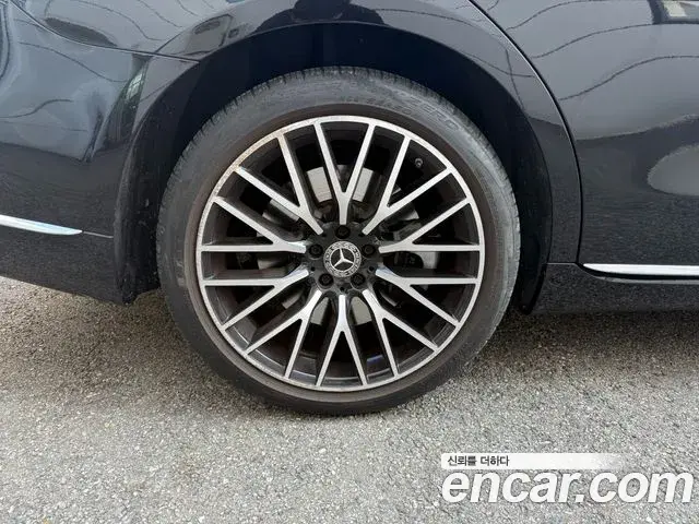 Mercedes-Benz S-Class 2022 — Photo 7/17