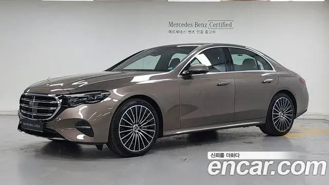 Mercedes-Benz E-Class 2025 — Photo 2/18