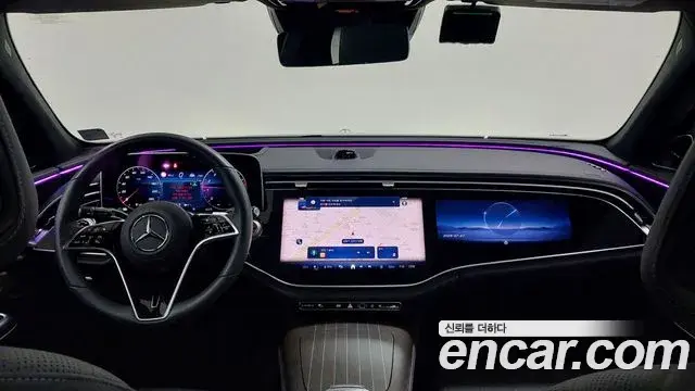 Mercedes-Benz E-Class 2025 — Photo 8/18