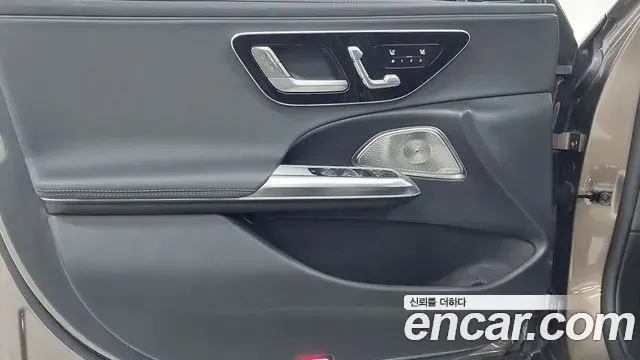 Mercedes-Benz E-Class 2025 — Photo 10/18