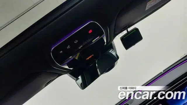 Mercedes-Benz E-Class 2025 — Photo 12/18