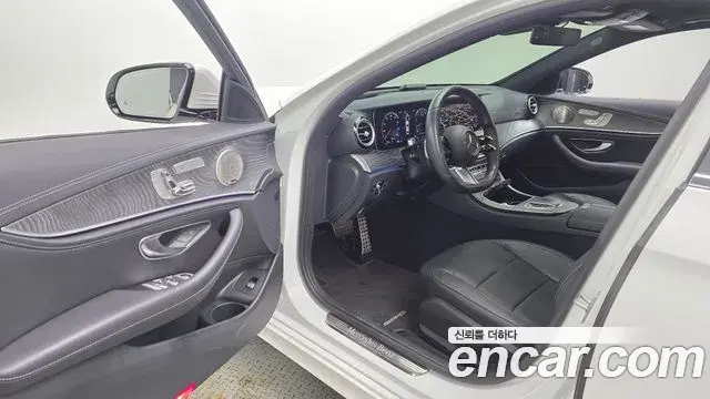 Mercedes-Benz E-Class 2022 — Фото 10/20