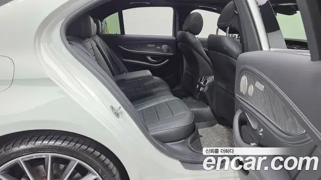 Mercedes-Benz E-Class 2022 — Фото 11/20