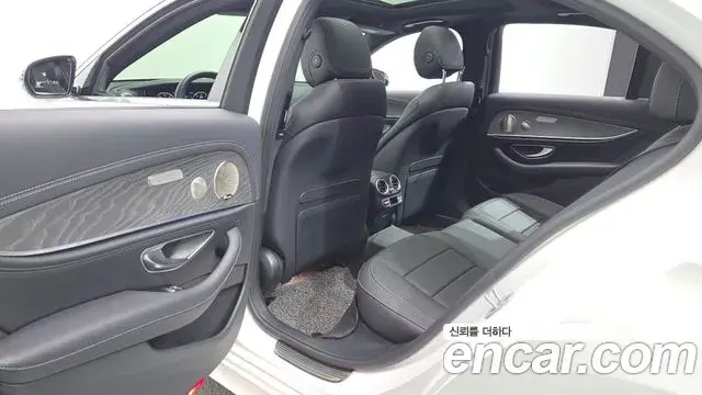 Mercedes-Benz E-Class 2022 — Фото 12/20