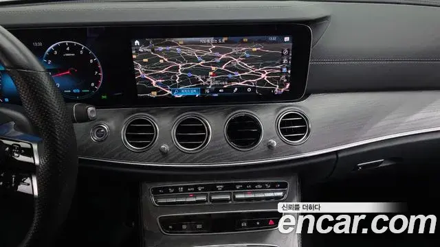 Mercedes-Benz E-Class 2022 — Фото 13/20
