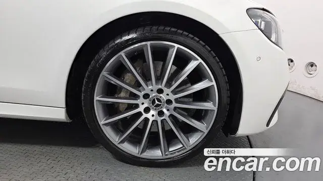 Mercedes-Benz E-Class 2022 — Şəkil 18/34