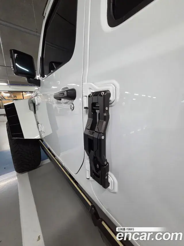 Jeep Gladiator 2021 — ფოტო 15/20