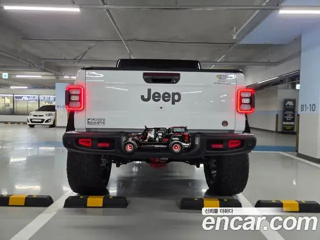 Jeep Gladiator 2021 — ფოტო 2/20