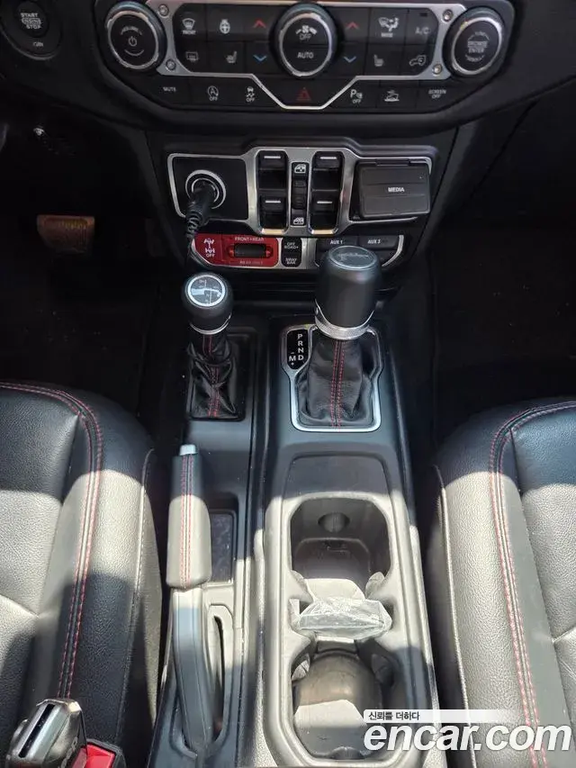 Jeep Gladiator 2021 — ფოტო 14/20