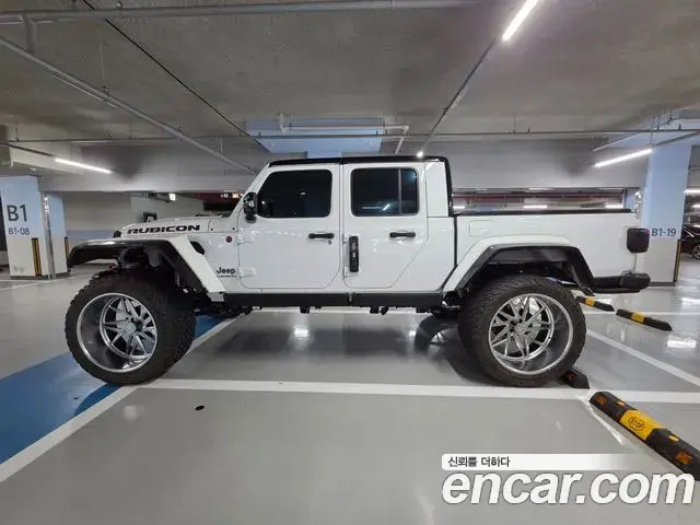 Jeep Gladiator 2021 — ფოტო 17/20
