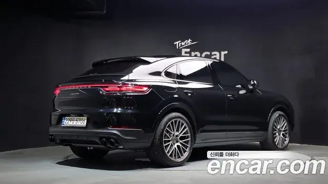 Porsche Cayenne 2022 — Photo 16/32