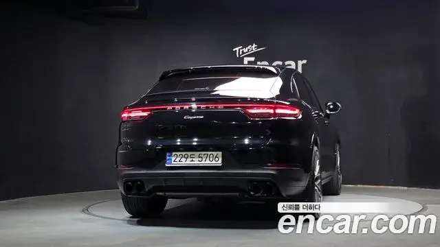 Porsche Cayenne 2022 — Photo 18/32